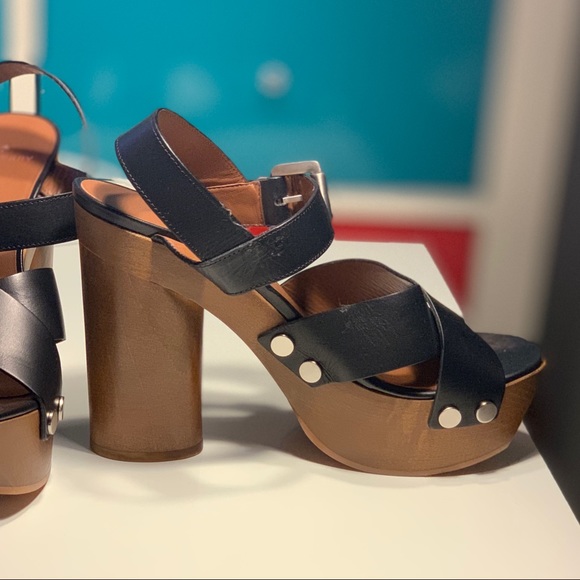 Mulberry Black Vachetta Leather Garden Sandals. - Picture 2 of 8